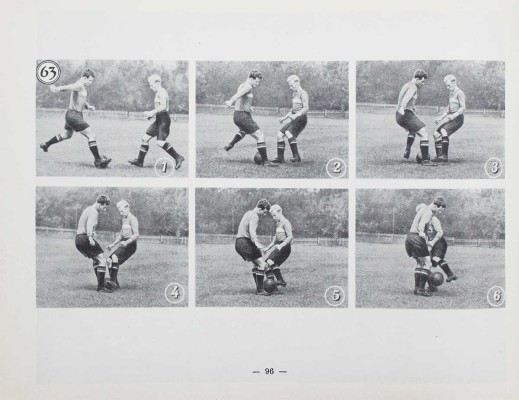 Товаровский М. Футбол. Наглядное учебное пособие по технике игры. М., 1956.